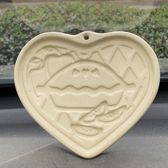 The Pampered Chef Kitchen Pampered Chef Clay Pie Cookie Mold 291 Home Heart 1998